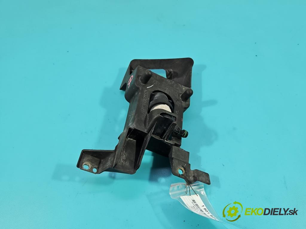 Mazda 5  2005-2010 2.0 16V 145 HP manual 107 kW 1999 cm3 5- ostrekovač reflektor: pravý CC2951067
