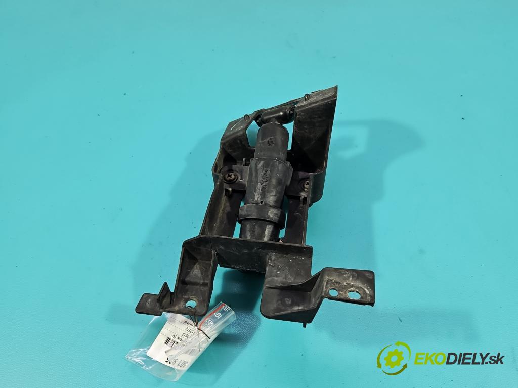Mazda 5  2005-2010 2.0 16V 145 HP manual 107 kW 1999 cm3 5- ostrekovač reflektor: pravý CC2951067