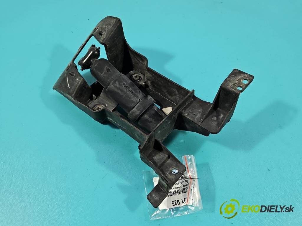 Mazda 5  2005-2010 2.0 16V 145 HP manual 107 kW 1999 cm3 5- ostrekovač reflektor: pravý CC2951067