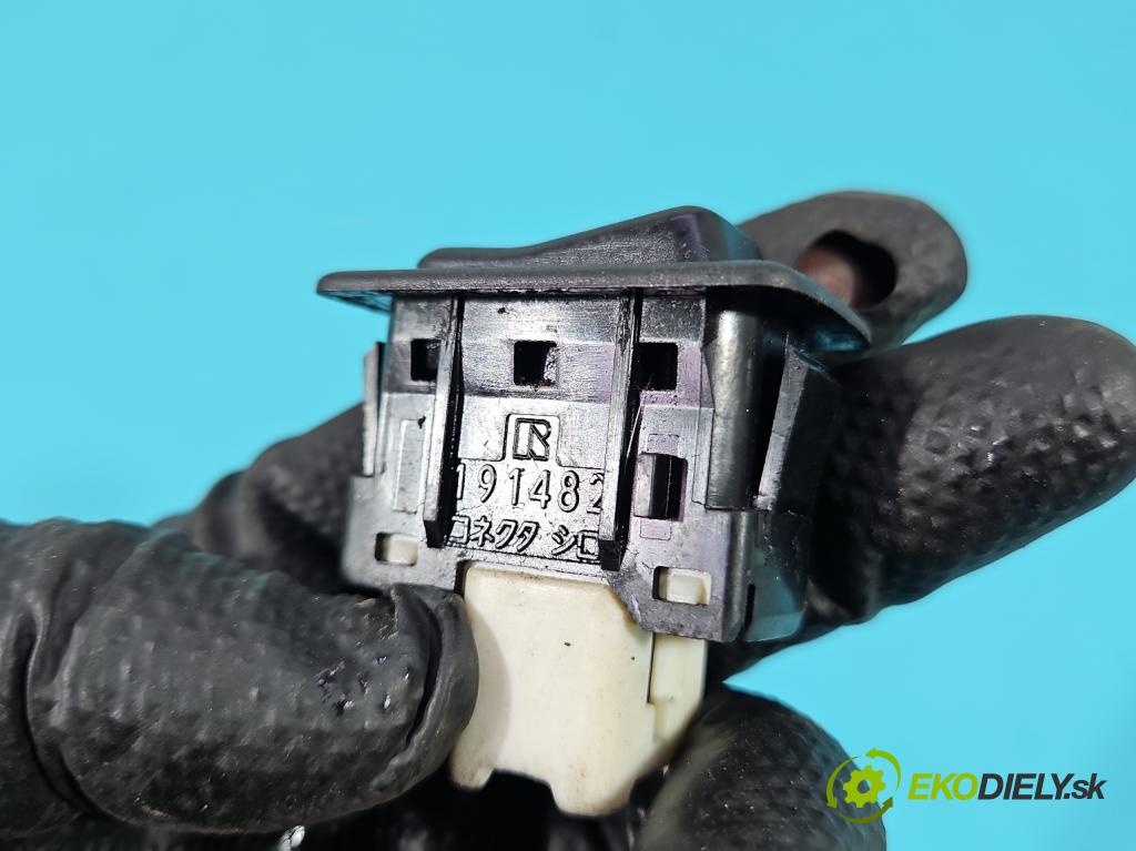 Mazda 5  2005-2010 2.0 16V 145 hp manual 107 kW 1999 cm3 5- Přepínač 578-2J56