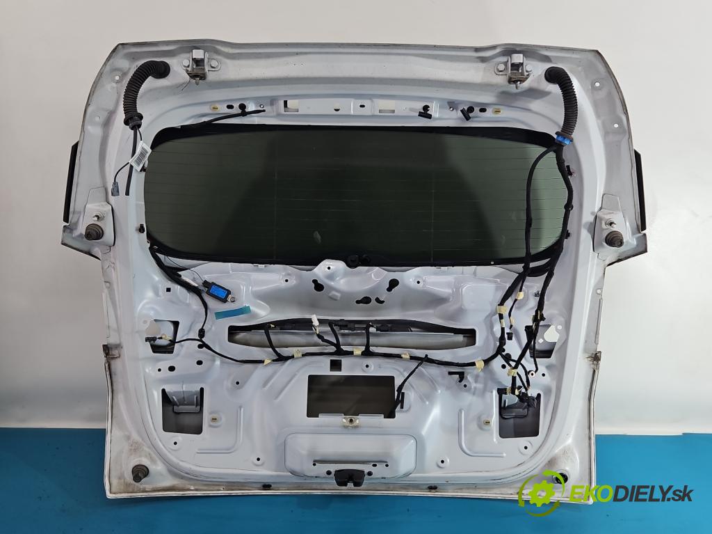Peugeot 2008 I 2013-2019 1.2 12V 110 HP automatic 81 kW 1199 cm3 5- zadna kufor  (Kapota zadná (kufor))
