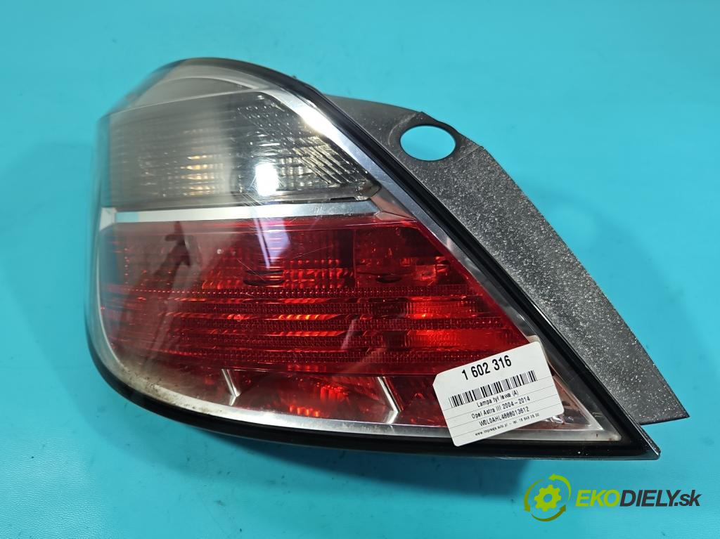 Opel Astra III 2004-2014 1.6 16V 116 HP manual 85 kW 1598 cm3 5- svetlo / reflektor zadné ľavé 13222324 (Kľučka dverí ostatné)