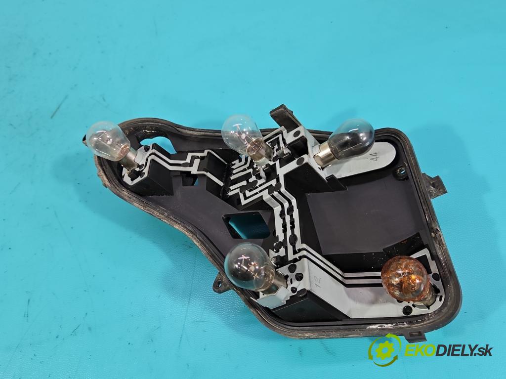 Opel Astra III 2004-2014 1.6 16V 116 HP manual 85 kW 1598 cm3 5- svetlo / reflektor zadné ľavé 13222324 (Kľučka dverí ostatné)
