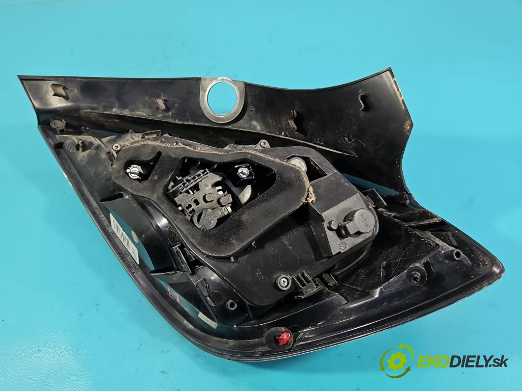 Opel Astra III 2004-2014 1.6 16V 116 HP manual 85 kW 1598 cm3 5- svetlo / reflektor zadné ľavé 13222324 (Kľučka dverí ostatné)