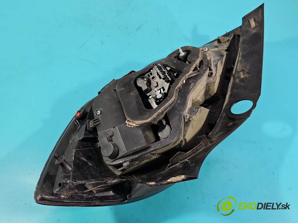 Opel Astra III 2004-2014 1.6 16V 116 HP manual 85 kW 1598 cm3 5- svetlo / reflektor zadné ľavé 13222324 (Kľučka dverí ostatné)