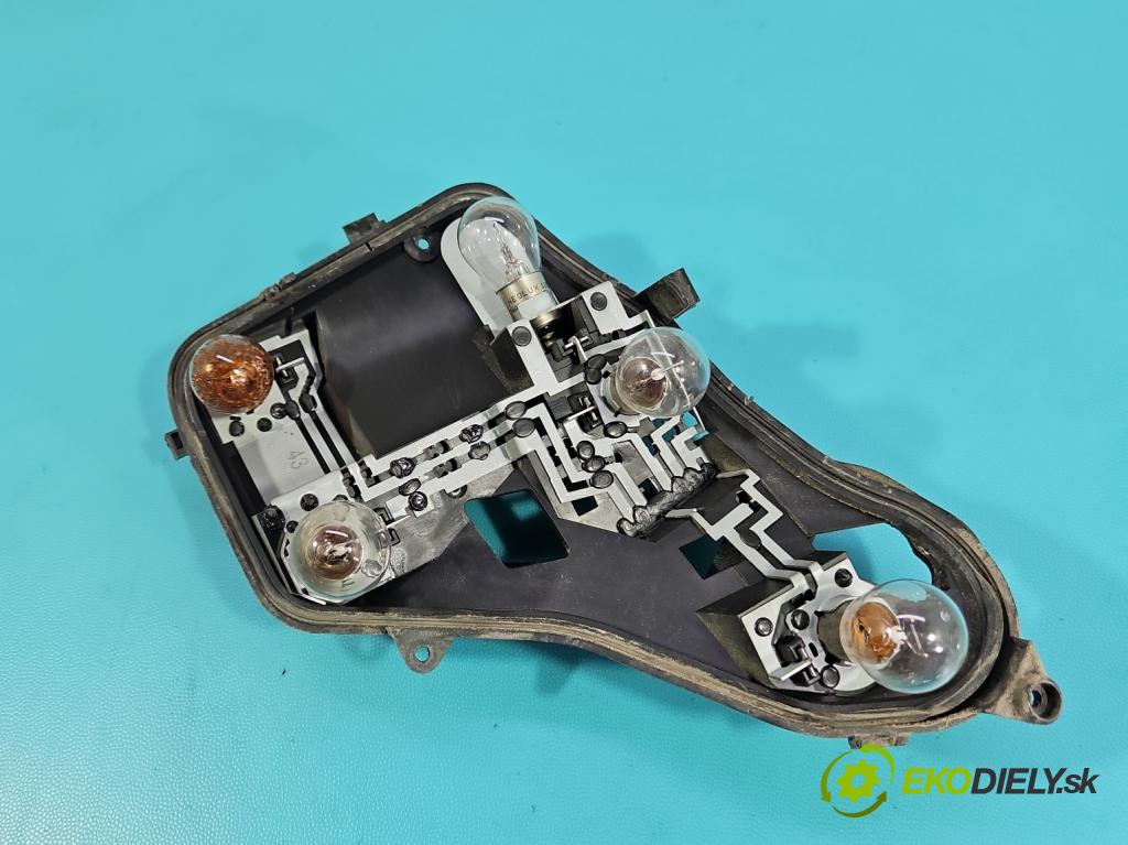 Opel Astra III 2004-2014 1.6 16V 116 hp manual 85 kW 1598 cm3 5- světlo zadní pravé 13222325 (Klika dveří ostatní)