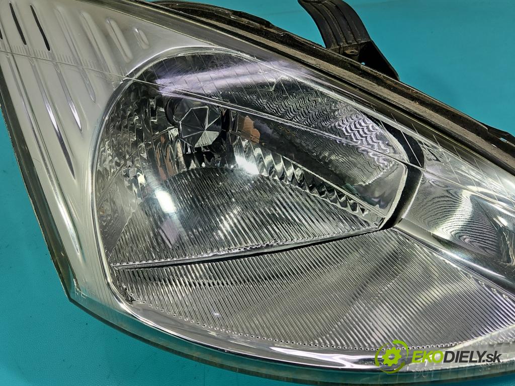 Ford Focus Mk1 1998-2004 1.8 16V 116 HP manual 85 kW 1795 cm3 5- Reflektor: pravý  (Svetlo predné pravé)