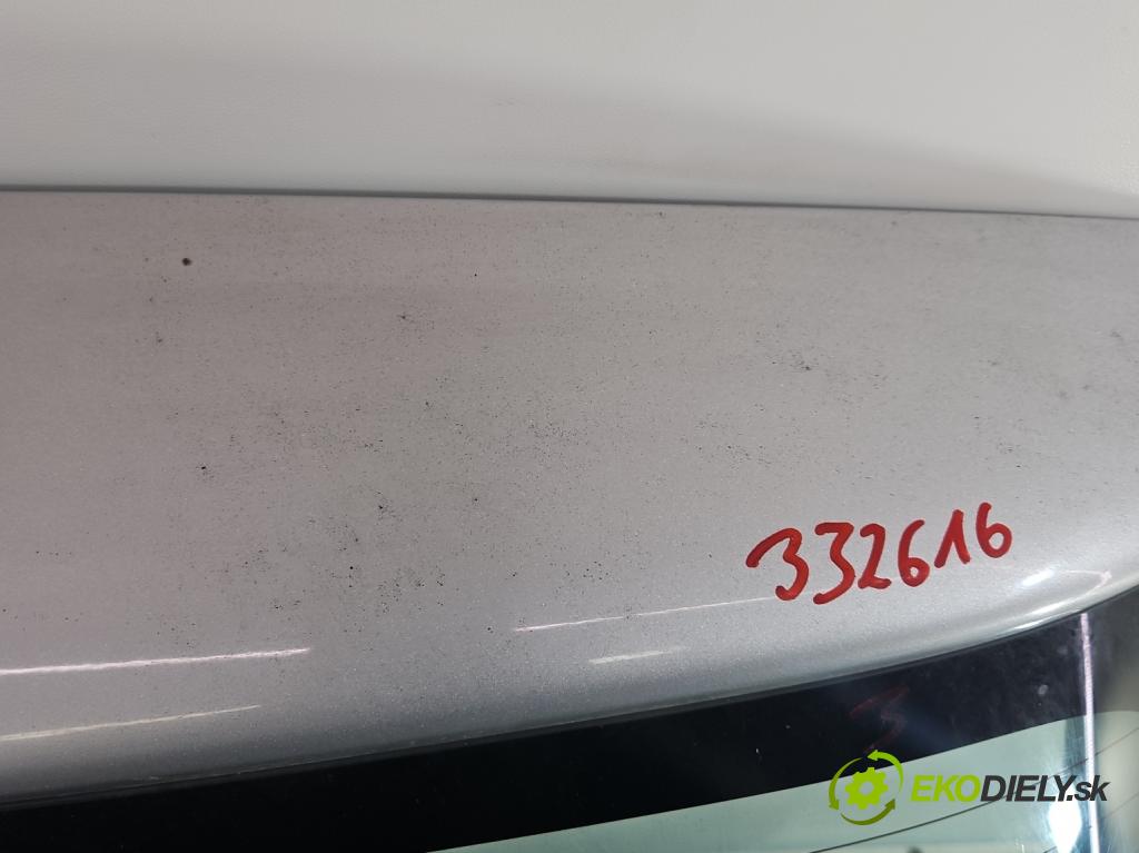 Toyota Corolla E12 2001-2009 2.0 D4D 116 HP manual 85 kW 1995 cm3 5- zadna kufor  (Kapota zadná (kufor))