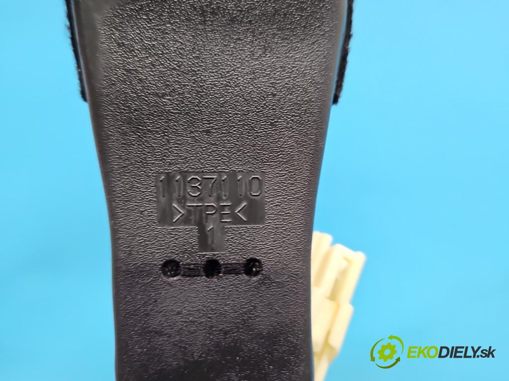 Suzuki Swift Mk8 2017-2024 1.0 T 111KM manual 82 kW 998 cm3 5- stěna bezpečnost přední pravý