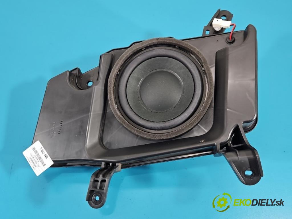Honda CR-V V 2016-2023 1.5 T 193 HP automatic 142 kW 1498 cm3 5- Subwoofer:  (Audio zariadenie)