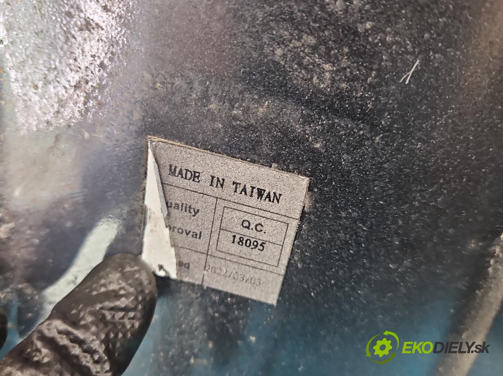 Seat Altea 1.8 TFSI 160 HP manual 118 kW 1798 cm3 5- blatník predné pravý (Kľučka dverí ostatné)