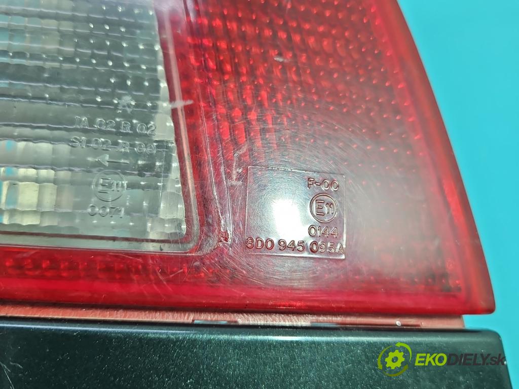 Audi A4 B5 1994-2001 1.6 8V 101 HP manual 74 kW 1595 cm3 4- svetlo / reflektor zadné ľavé (Kľučka dverí ostatné)