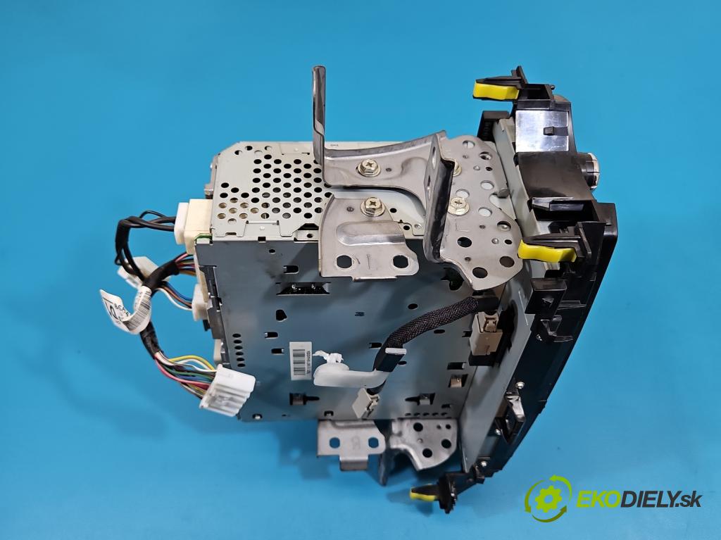 Toyota Yaris III 2011-2020 1.3 vvti 99 hp manual 73 kW 1329 cm3 5- Radio továrna: 86140-0D010