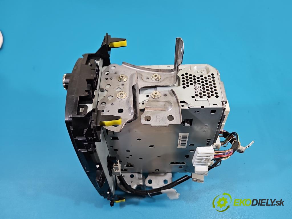 Toyota Yaris III 2011-2020 1.3 vvti 99 hp manual 73 kW 1329 cm3 5- Radio továrna: 86140-0D010