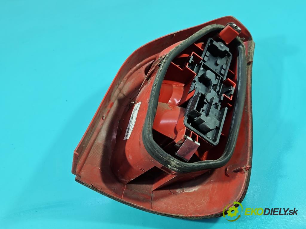 Citroen Xsara Picasso 1.6 hdi 95 HP manual 70 kW 1560 cm3 5- svetlo / reflektor zadné ľavé 89031707 (Kľučka dverí ostatné)