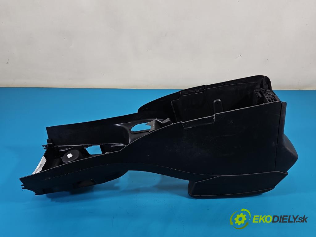 Seat Altea 1.8 TFSI 160 HP manual 118 kW 1798 cm3 5- operadlo 5P0864251B (Lakťová opierka)