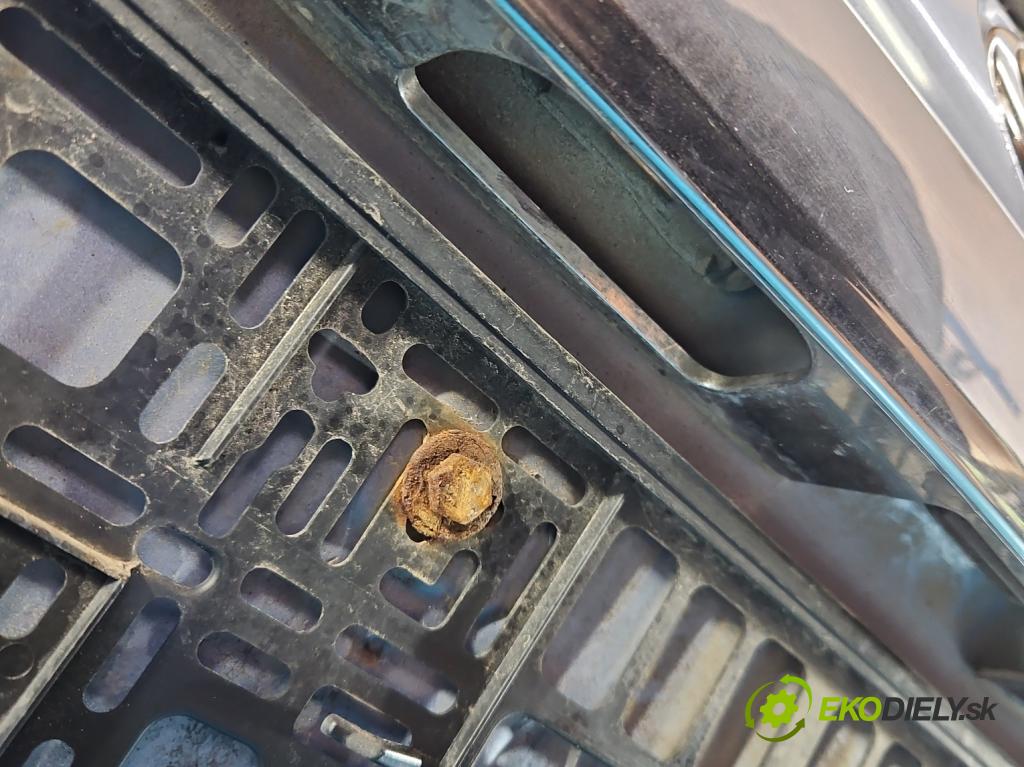 Toyota Yaris III 2011-2020 1.3 vvti 99 HP manual 73 kW 1329 cm3 5- zadna kufor  (Kapota zadná (kufor))