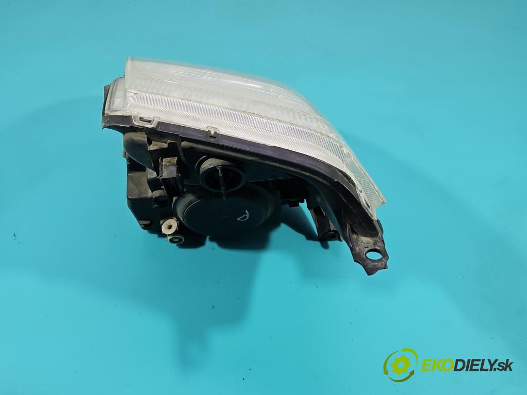 Citroen C2 1.1 8V 60 hp manual 44 kW 1124 cm3 3- světlo pravý 9680128180 (Pravé přední světlo)