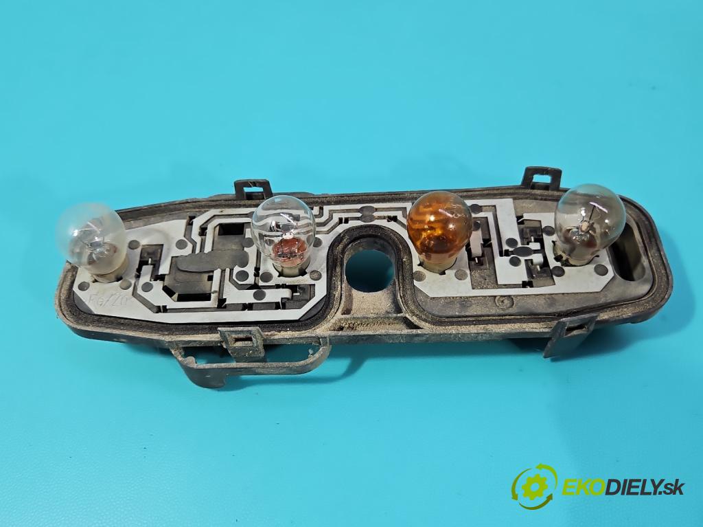 Citroen C2 1.1 8V 60 HP manual 44 kW 1124 cm3 3- svetlo / reflektor zadné ľavé  (Kľučka dverí ostatné)