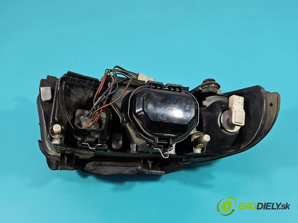 Audi A4 B5 1994-2001 1.9 tdi 110 hp manual 81 kW 1896 cm3 5- světlo levý  (Klika dveří ostatní)
