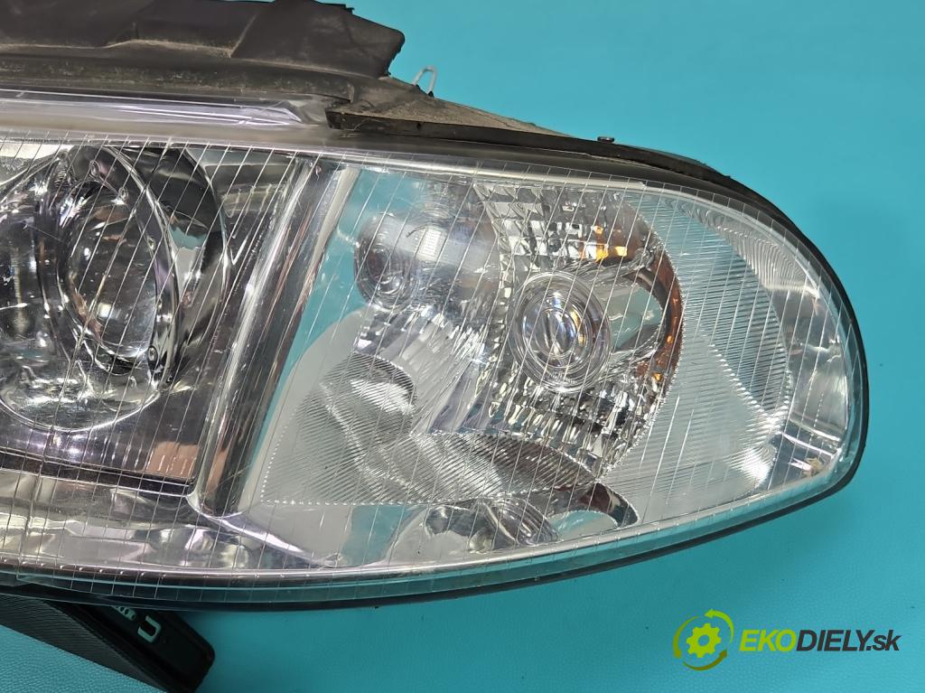 Audi A4 B5 1994-2001 1.9 tdi 110 hp manual 81 kW 1896 cm3 5- světlo levý  (Klika dveří ostatní)