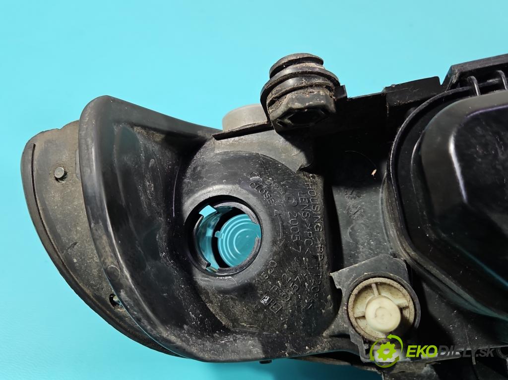 Audi A4 B5 1994-2001 1.9 tdi 110 hp manual 81 kW 1896 cm3 5- světlo pravý  (Pravé přední světlo)