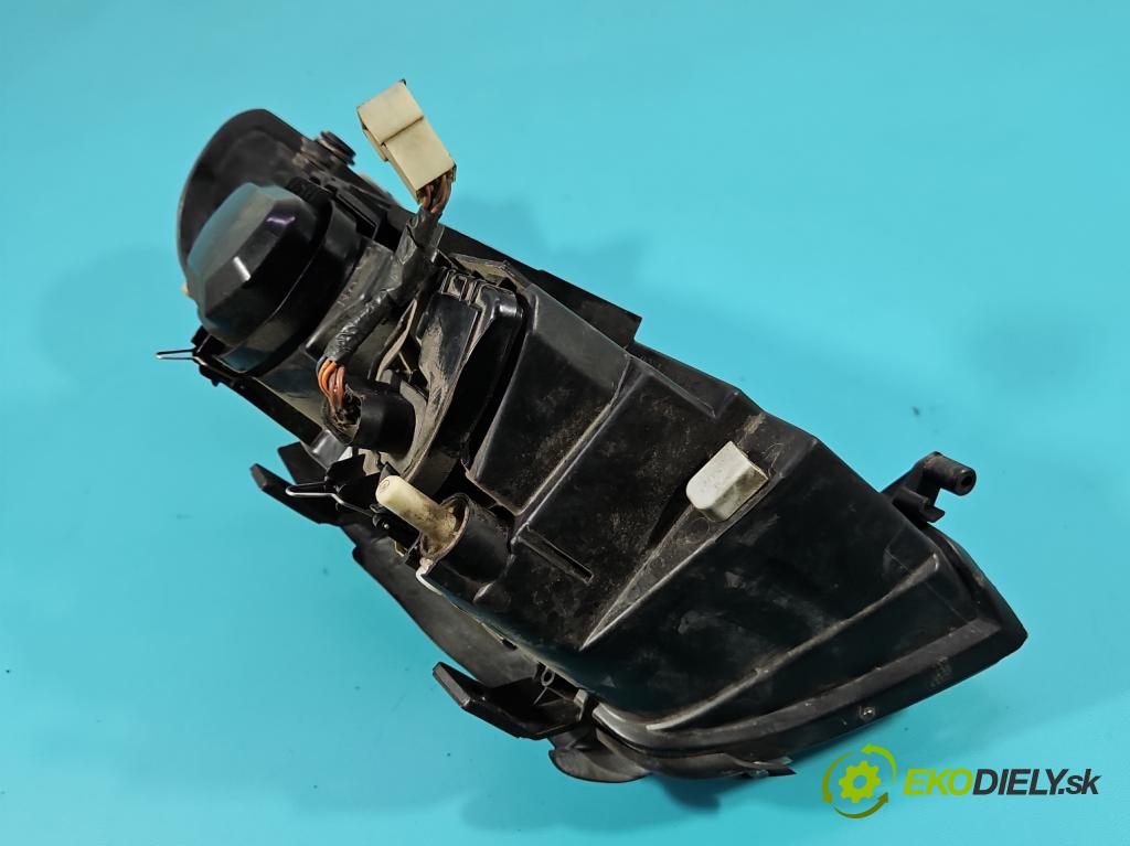 Audi A4 B5 1994-2001 1.9 tdi 110 hp manual 81 kW 1896 cm3 5- světlo pravý  (Pravé přední světlo)