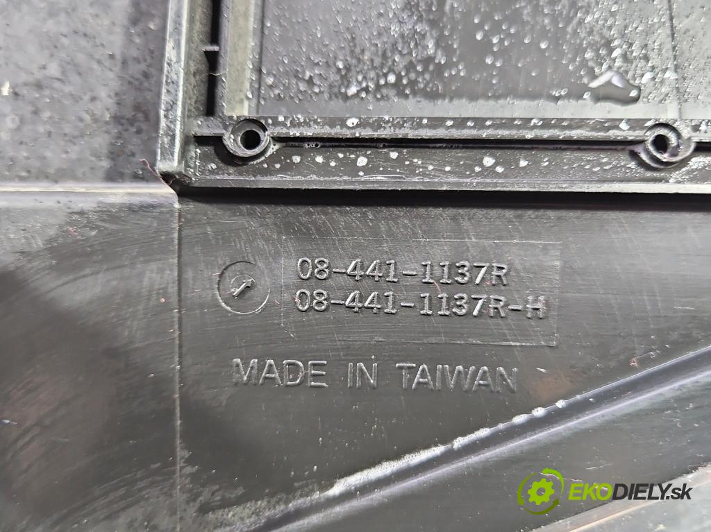 Audi A4 B5 1994-2001 1.9 tdi 110 hp manual 81 kW 1896 cm3 5- světlo pravý  (Pravé přední světlo)