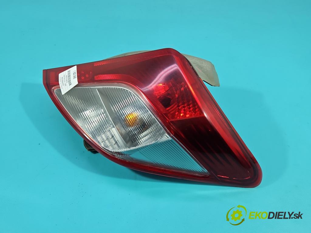 Toyota Yaris III 2011-2020 1.3 vvti 99 HP manual 73 kW 1329 cm3 5- svetlo / reflektor zadné pravé  (Kľučka dverí ostatné)