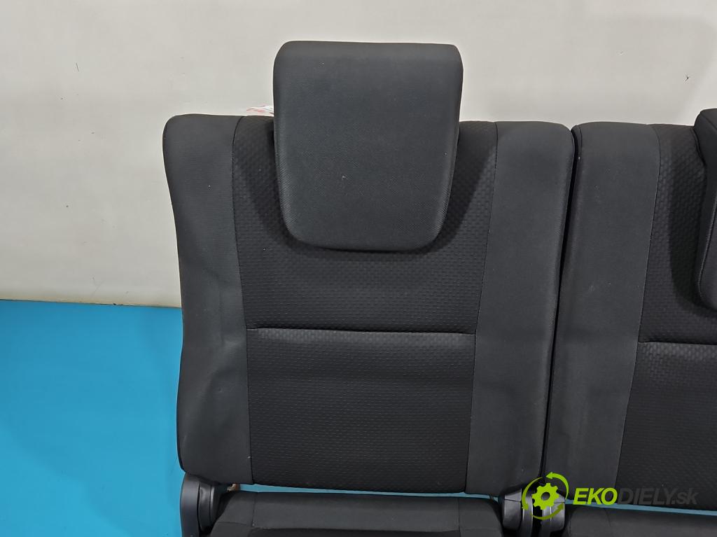 Toyota Corolla Verso II 2004-2009 2.0 D4D 116 HP manual 85 kW 1995 cm3 5- Pohovka: zadné  (Sedadlo)
