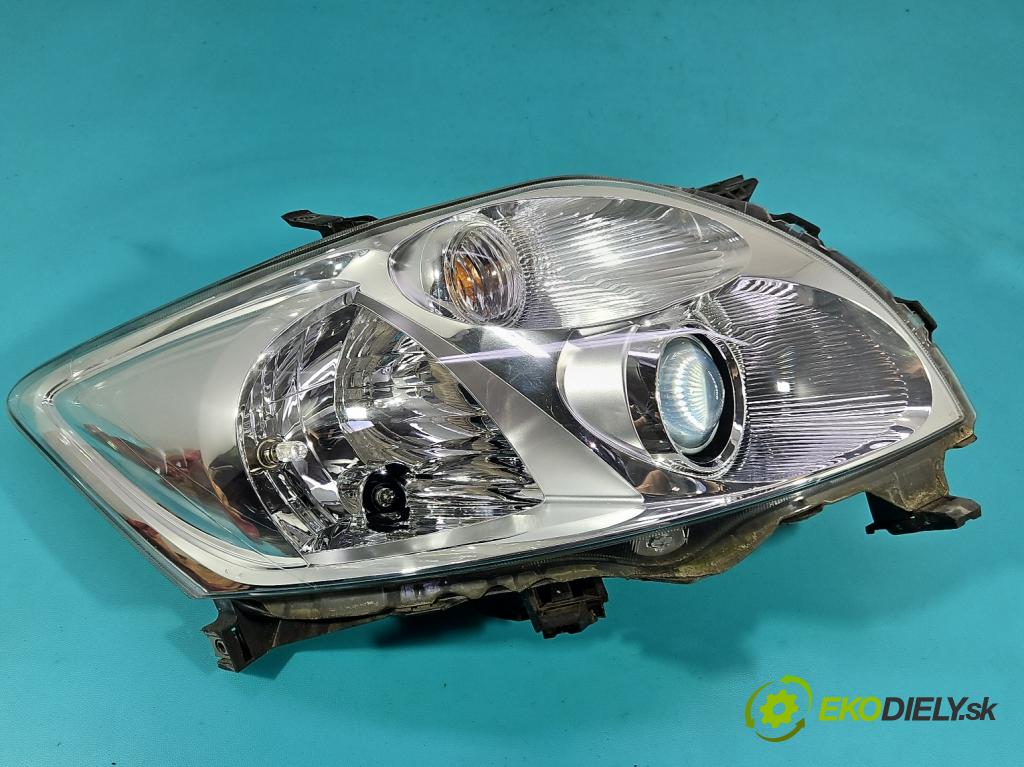 Toyota Auris I 2006-2013 1.4 D4D 90 HP automatic 66 kW 1364 cm3 3- Reflektor: pravý 81130-02470 (Svetlo predné pravé)