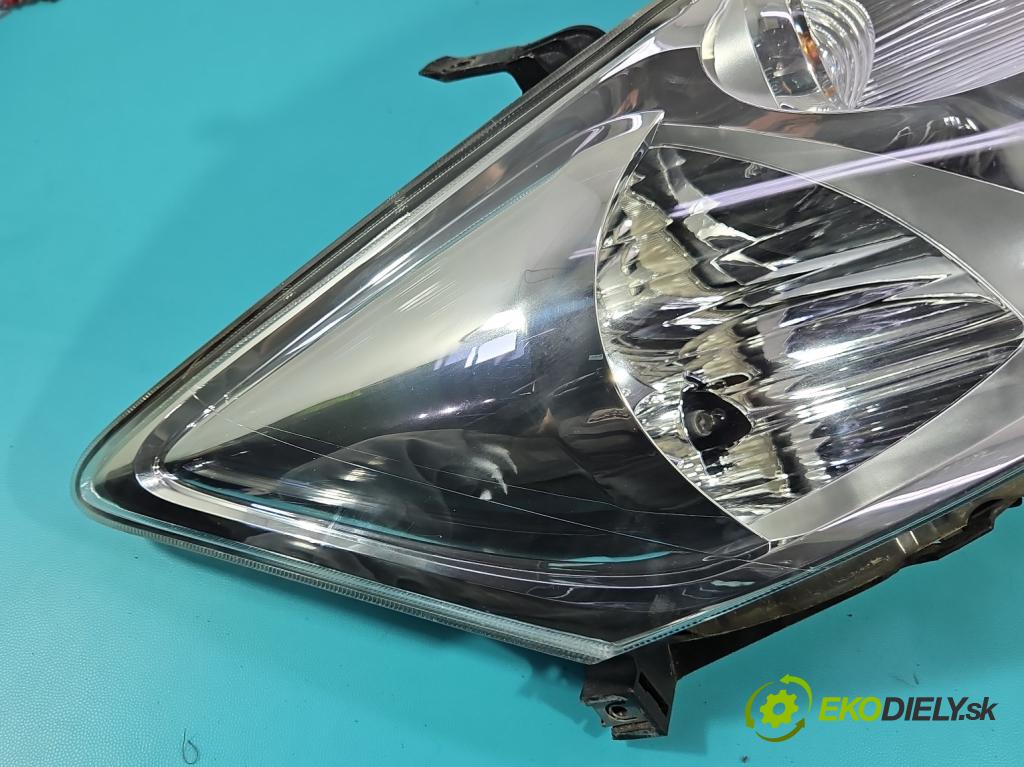Toyota Auris I 2006-2013 1.4 D4D 90 HP automatic 66 kW 1364 cm3 3- Reflektor: pravý 81130-02470 (Svetlo predné pravé)