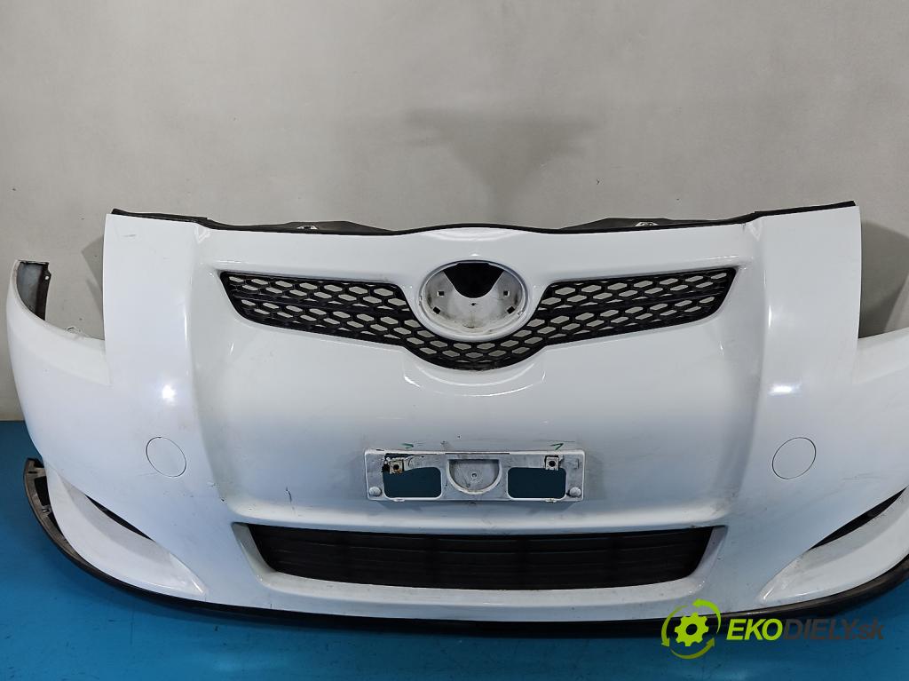 Toyota Auris I 2006-2013 1.4 D4D 90 hp automatic 66 kW 1364 cm3 3- nárazník přední  (Klika dveří ostatní)