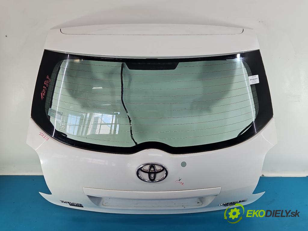 Toyota Auris I 2006-2013 1.4 D4D 90 HP automatic 66 kW 1364 cm3 3- zadna kufor  (Kapota zadná (kufor))