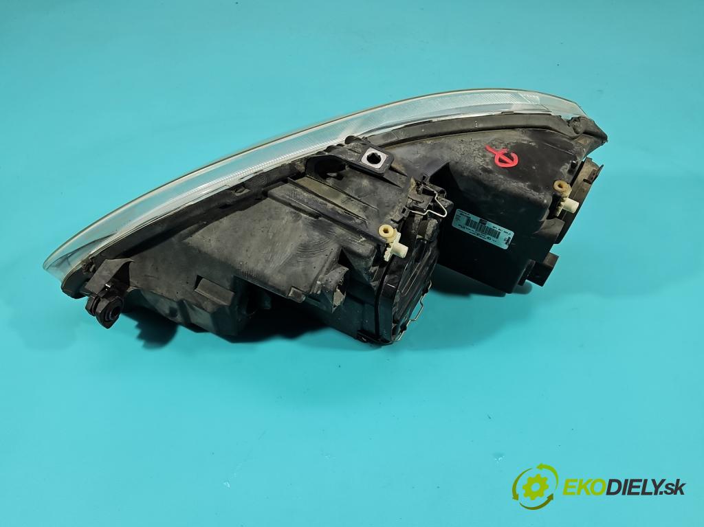 Seat Leon II 2005-2012 1.9 tdi 105 HP manual 77 kW 1896 cm3 5- Reflektor: pravý 5P1941006D (Svetlo predné pravé)