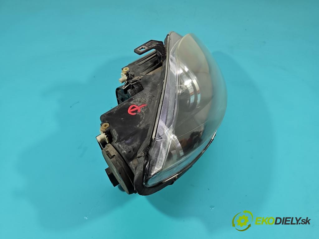 Seat Leon II 2005-2012 1.9 tdi 105 HP manual 77 kW 1896 cm3 5- Reflektor: pravý 5P1941006D (Svetlo predné pravé)