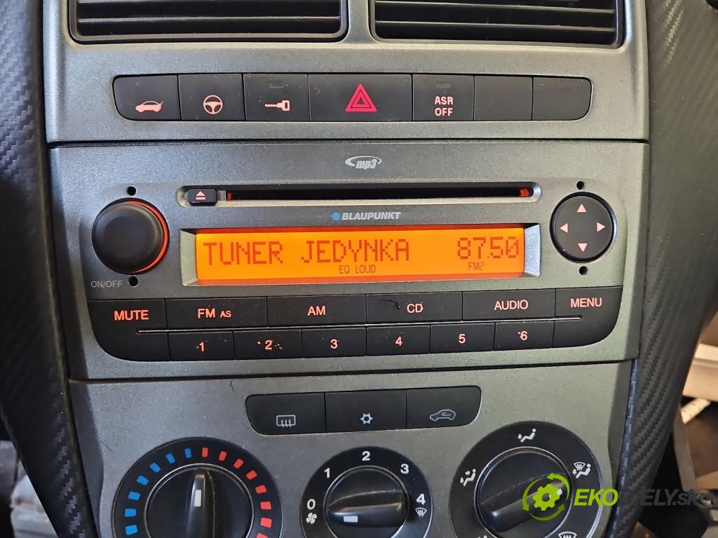 Fiat Punto Grande 1.4 T 120 HP manual 88 kW 1368 cm3 5- Radio originál 7648543316