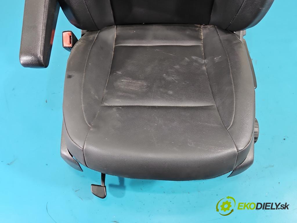 Mercedes Vito W447 2014- 1.6 cdi 114 HP manual 84 kW 1598 cm3 5- Sedačka ľavý  (Sedadlo)