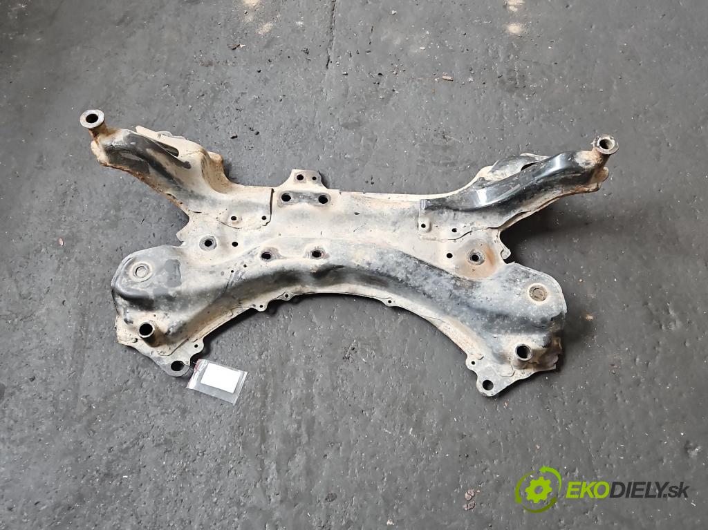 Toyota Auris I 2006-2013 1.4 D4D 90 hp automatic 66 kW 1364 cm3 3- výztuha motoru 