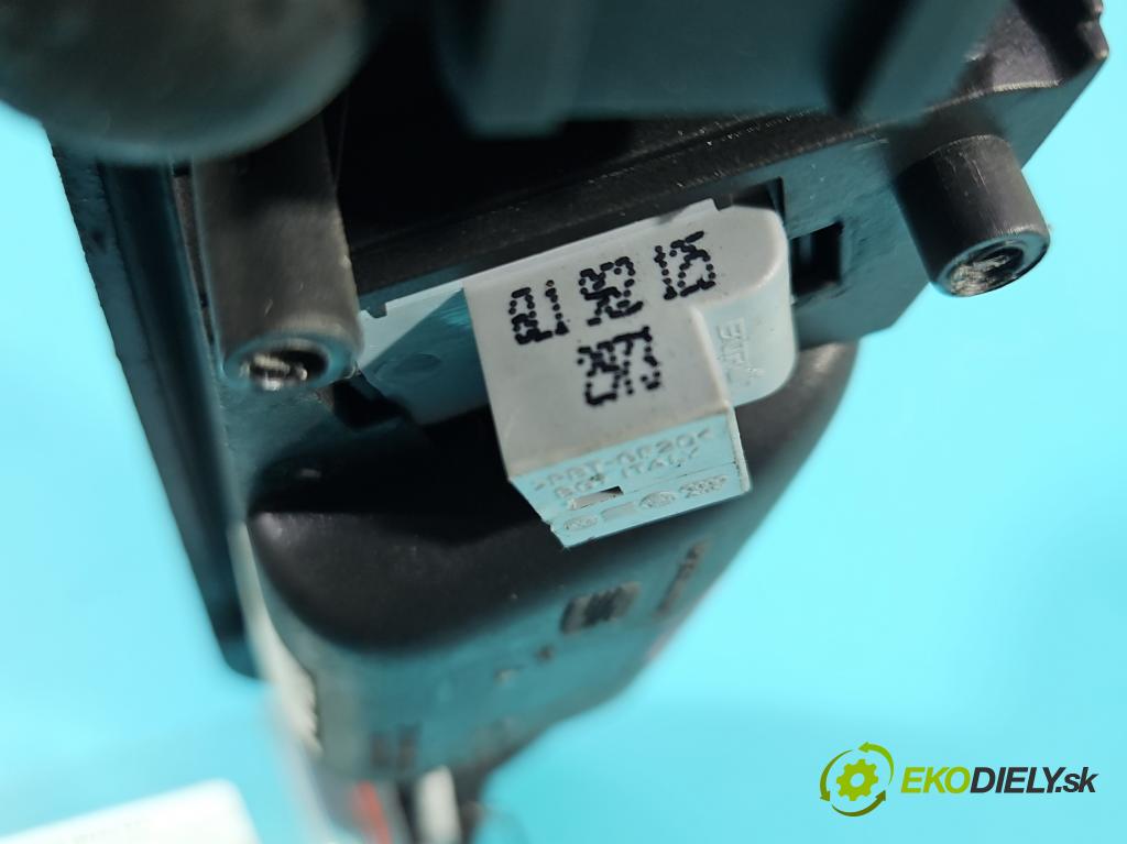 Seat Ibiza III 6L 2002-2008 1.4 16V 75 HP manual 55 kW 1390 cm3 5- rukoväť uvnitř: predné ľavé 6L1837113C