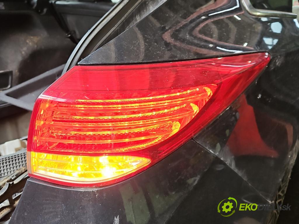 Hyundai I40 1.7 crdi 136 HP automatic 100 kW 1685 cm3 5- svetlo / reflektor zadné pravé blatník 92402-3Z0