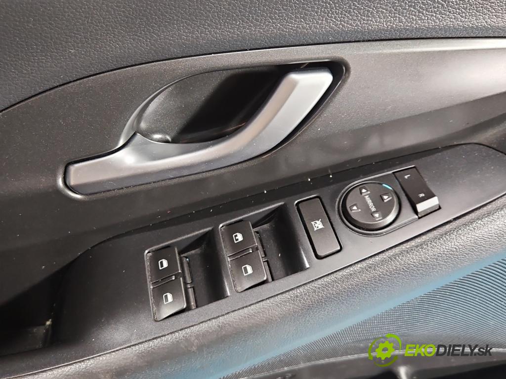 Hyundai I30 III 2016- 1.6 crdi 110 HP manual 81 kW 1582 cm3 5- Čalounictví: dvere predné ľavé 82301-G4000