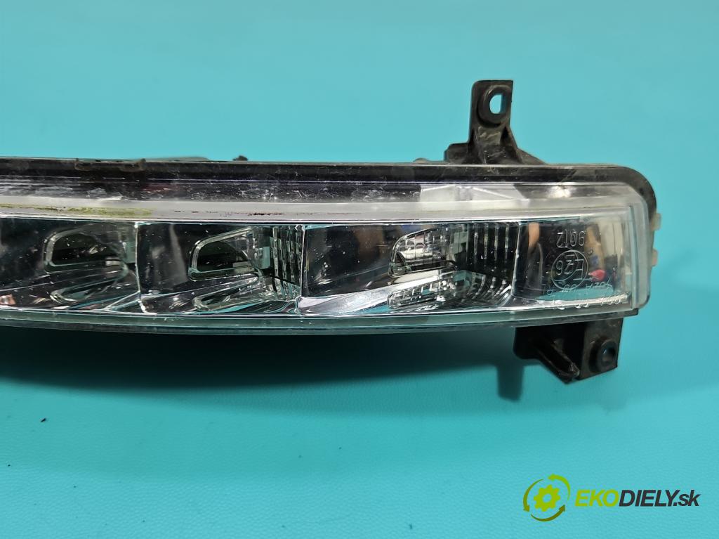 Citroen C4 Grand picasso I 2006-2013 1.6 T 156 HP automatic 115 kW 1598 cm3 5- Svetlo: prevádzky pravé 17785002
