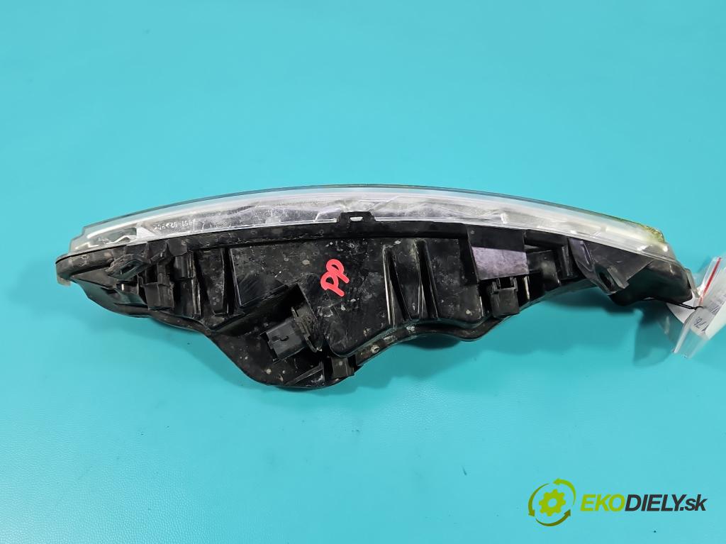 Citroen C4 Grand picasso I 2006-2013 1.6 T 156 HP automatic 115 kW 1598 cm3 5- Svetlo: prevádzky pravé 17785002