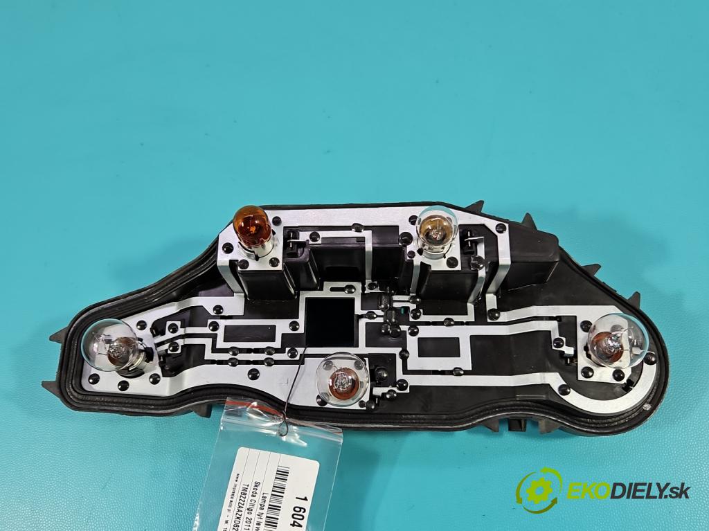 Skoda Citigo 2011-2019 1.0 MPI 75 hp manual 55 kW 999 cm3 5- světlo zadní levé blatník: 1ST945257