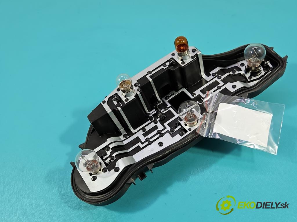 Skoda Citigo 2011-2019 1.0 MPI 75 HP manual 55 kW 999 cm3 5- svetlo / reflektor zadné pravé 1ST945258 (Kľučka dverí ostatné)