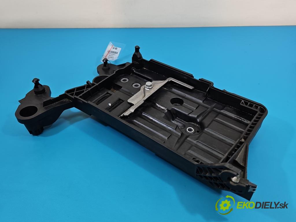 Seat Ateca 2016- 1.5 TSI 150 HP automatic 110 kW 1498 cm3 5- obal akumulatora 5Q0915321K