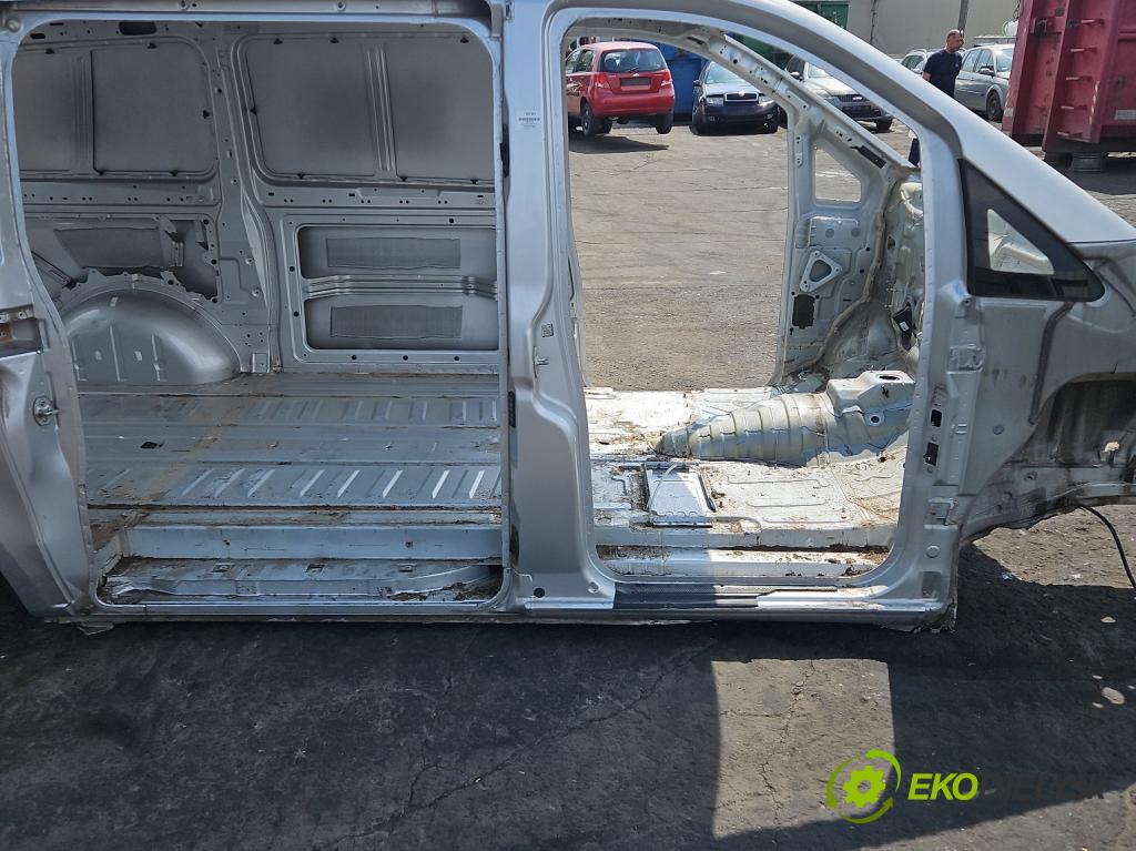 Mercedes Vito W447 2014- 1.6 cdi 114 HP manual 84 kW 1598 cm3 5- Práh: pravý  (Karoséria ostatné)
