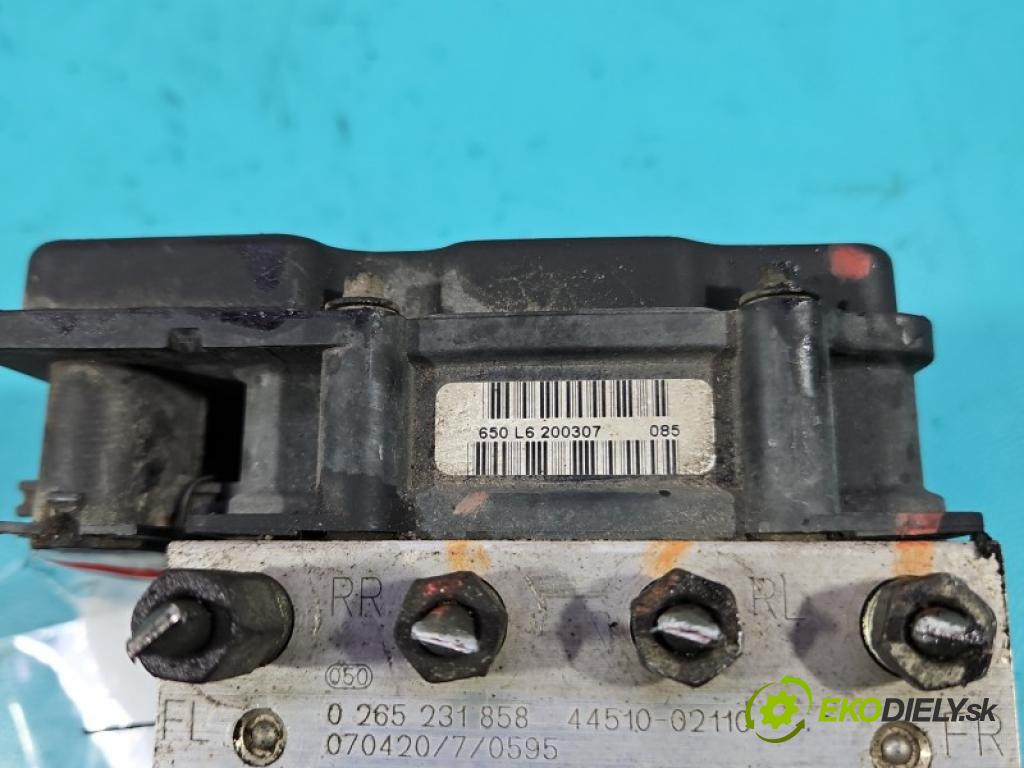 Toyota Auris I 2006-2013 1.4 D4D 90 hp automatic 66 kW 1364 cm3 3- čerpadlo abs 0265800527 (Pumpa ABS)