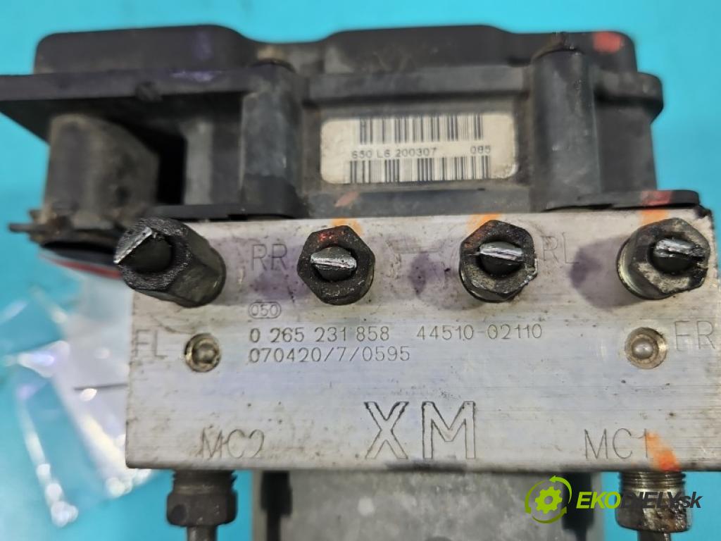 Toyota Auris I 2006-2013 1.4 D4D 90 hp automatic 66 kW 1364 cm3 3- čerpadlo abs 0265800527 (Pumpa ABS)